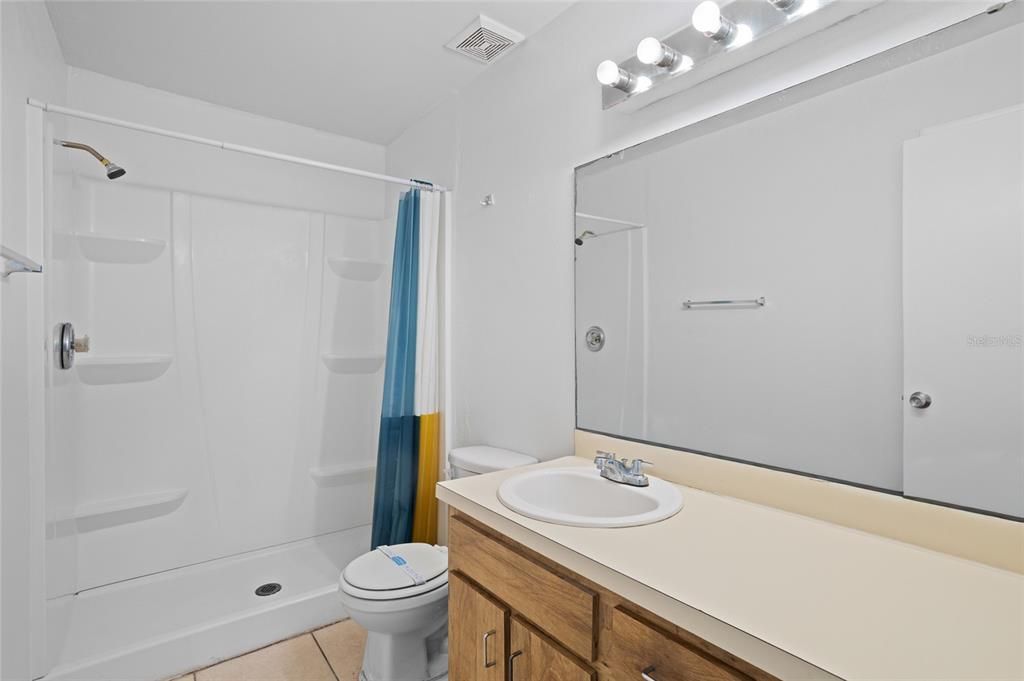 Activo con contrato: $300,000 (3 camas, 2 baños, 1216 Pies cuadrados)