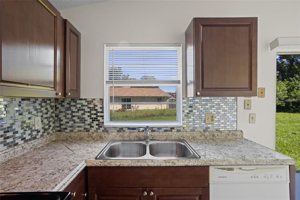 Activo con contrato: $300,000 (3 camas, 2 baños, 1216 Pies cuadrados)