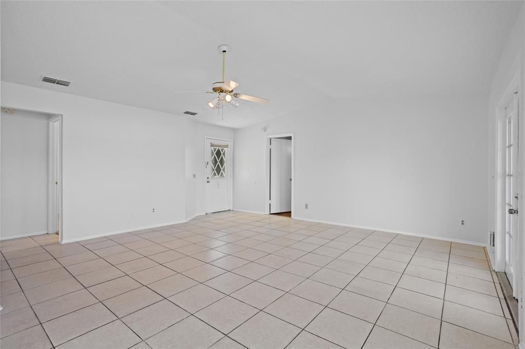 Activo con contrato: $300,000 (3 camas, 2 baños, 1216 Pies cuadrados)