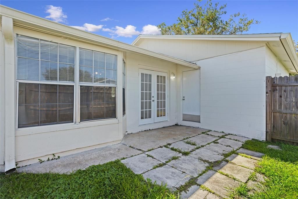 Activo con contrato: $300,000 (3 camas, 2 baños, 1216 Pies cuadrados)