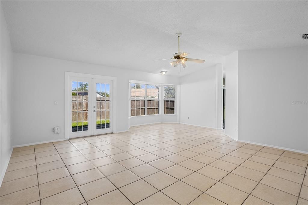 Activo con contrato: $300,000 (3 camas, 2 baños, 1216 Pies cuadrados)