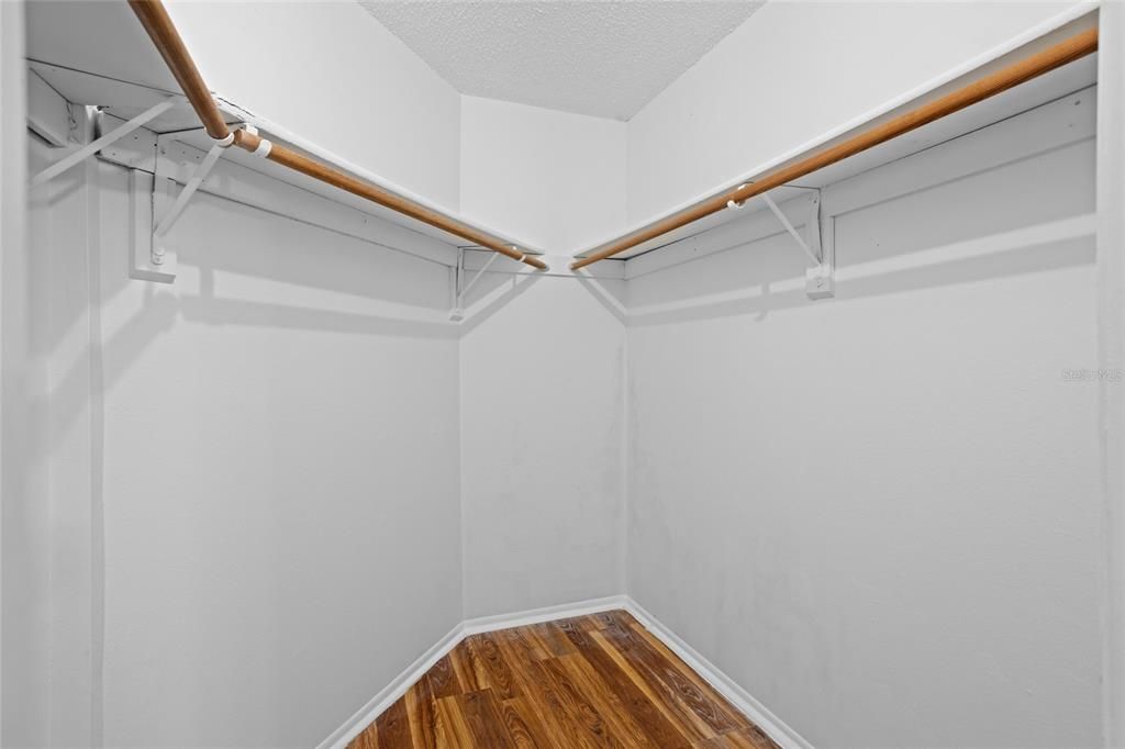 Activo con contrato: $300,000 (3 camas, 2 baños, 1216 Pies cuadrados)