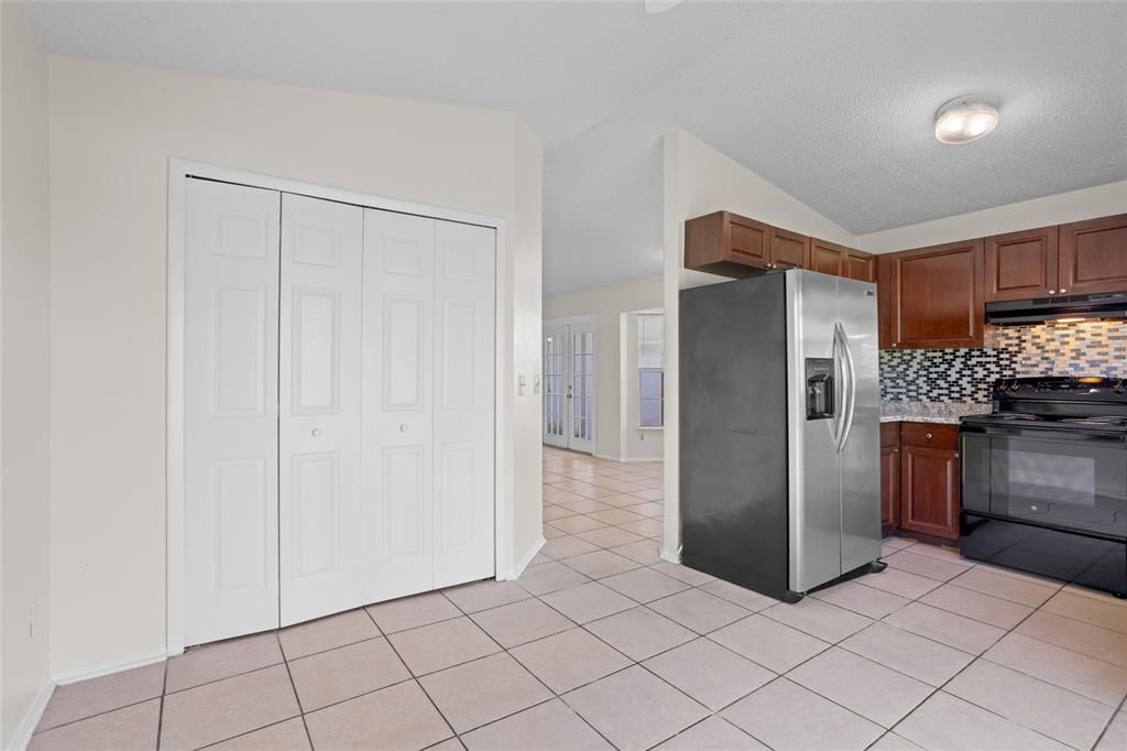 Activo con contrato: $300,000 (3 camas, 2 baños, 1216 Pies cuadrados)