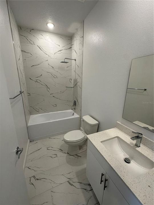 Под контрактом: $369,990 (3 спален, 2 ванн, 1778 Квадратных фут)