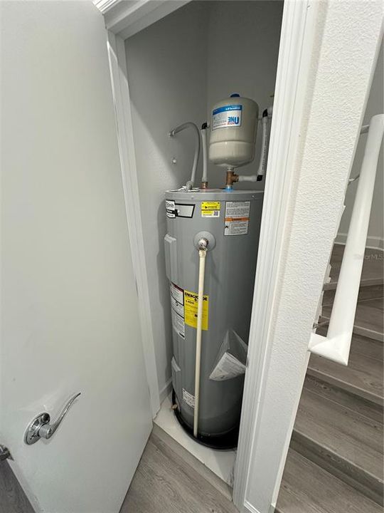 Под контрактом: $369,990 (3 спален, 2 ванн, 1778 Квадратных фут)