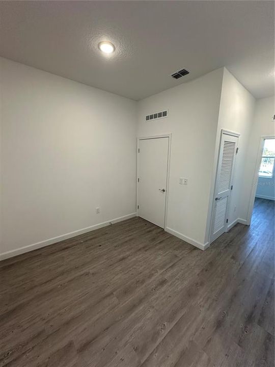 Под контрактом: $369,990 (3 спален, 2 ванн, 1778 Квадратных фут)