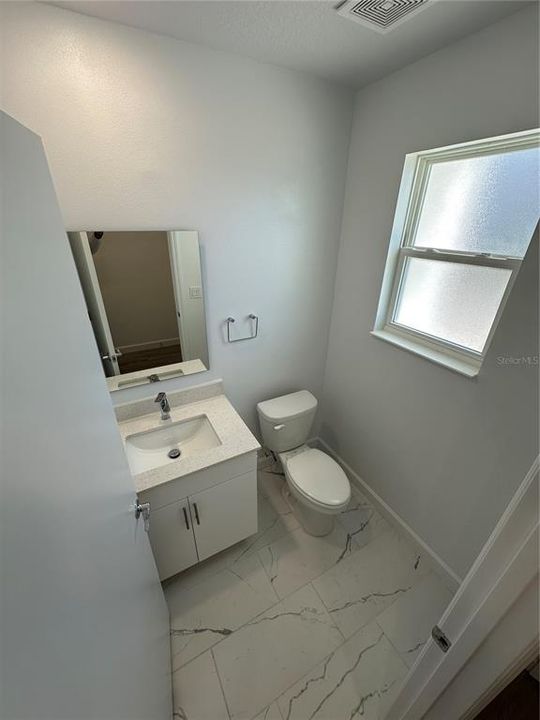 Под контрактом: $369,990 (3 спален, 2 ванн, 1778 Квадратных фут)