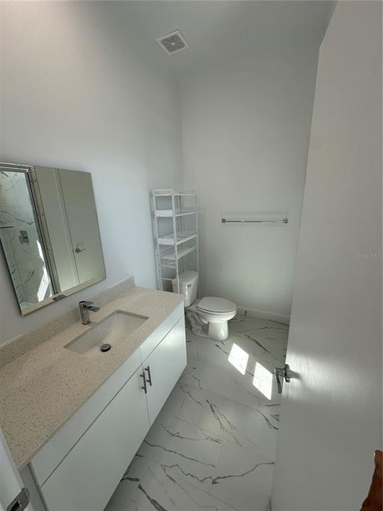 Под контрактом: $369,990 (3 спален, 2 ванн, 1778 Квадратных фут)