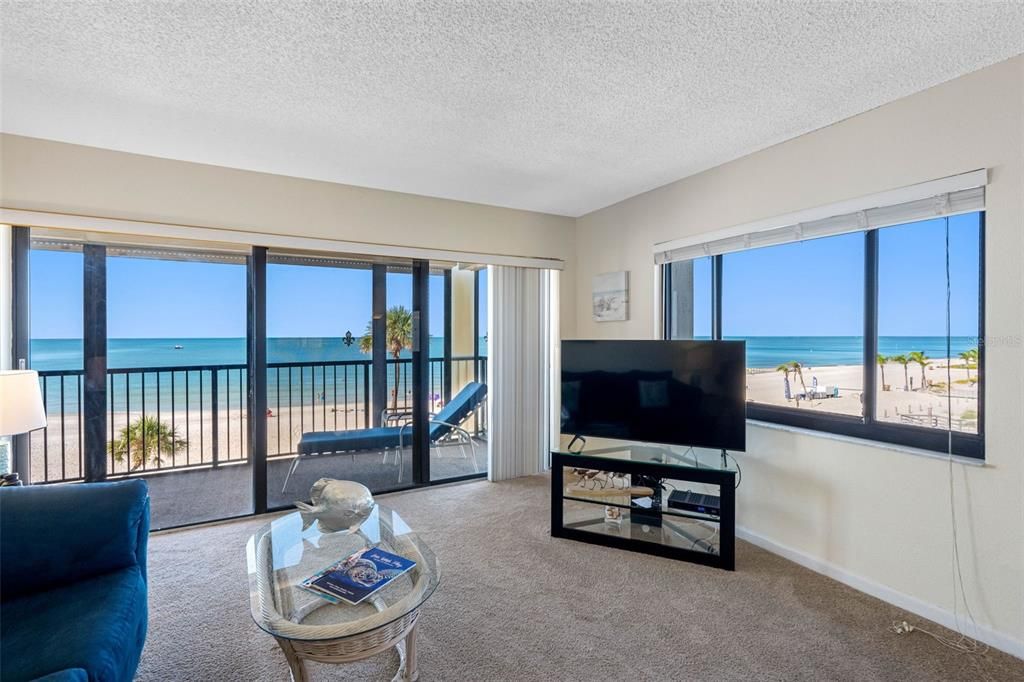 For Sale: $800,000 (2 beds, 2 baths, 1225 Square Feet)