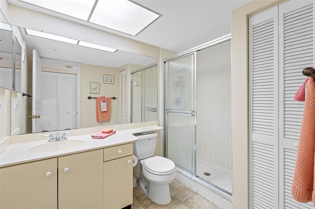 For Sale: $800,000 (2 beds, 2 baths, 1225 Square Feet)