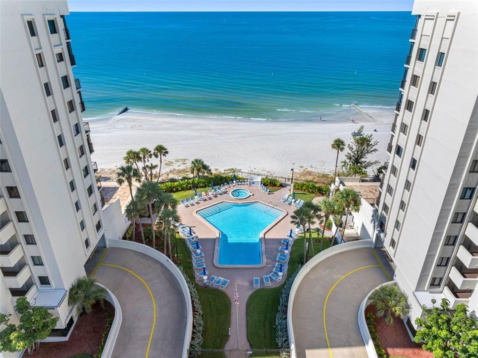 For Sale: $800,000 (2 beds, 2 baths, 1225 Square Feet)