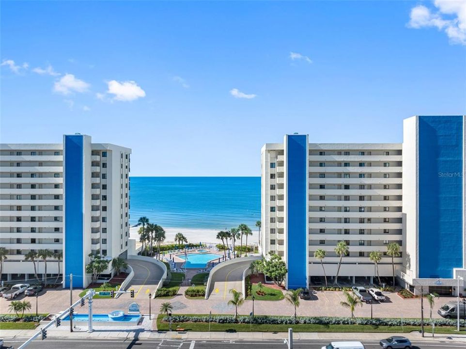 For Sale: $800,000 (2 beds, 2 baths, 1225 Square Feet)