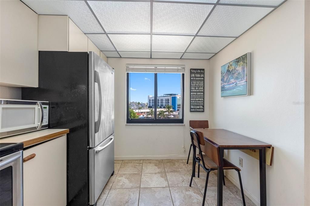 For Sale: $800,000 (2 beds, 2 baths, 1225 Square Feet)