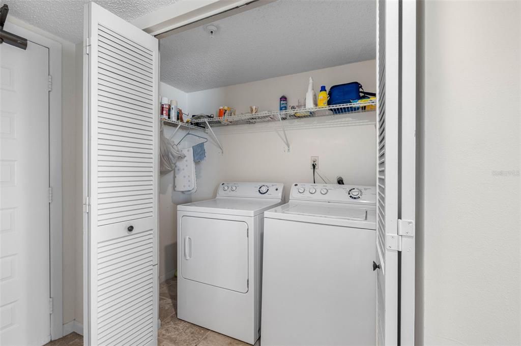 For Sale: $800,000 (2 beds, 2 baths, 1225 Square Feet)