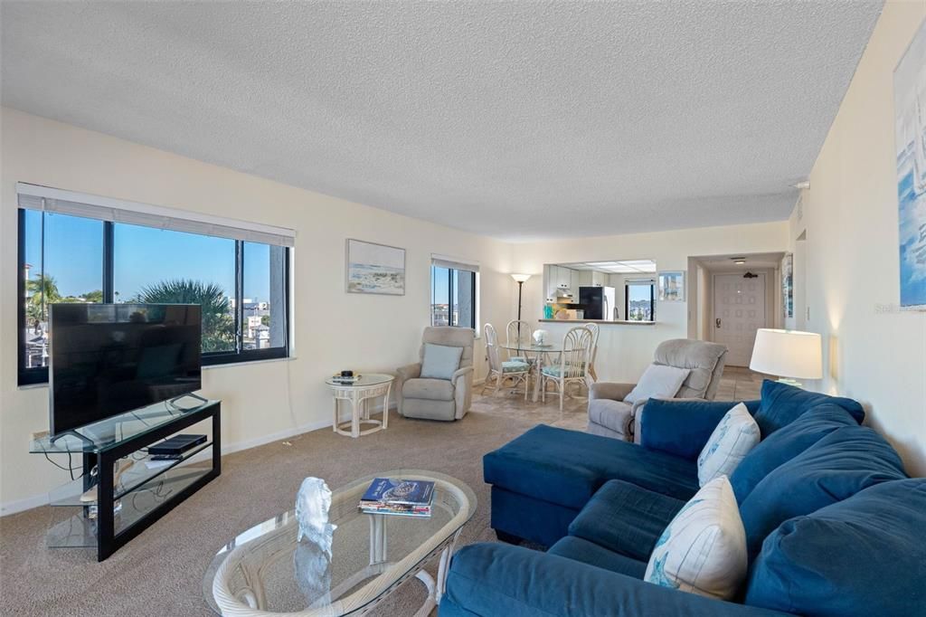 For Sale: $800,000 (2 beds, 2 baths, 1225 Square Feet)