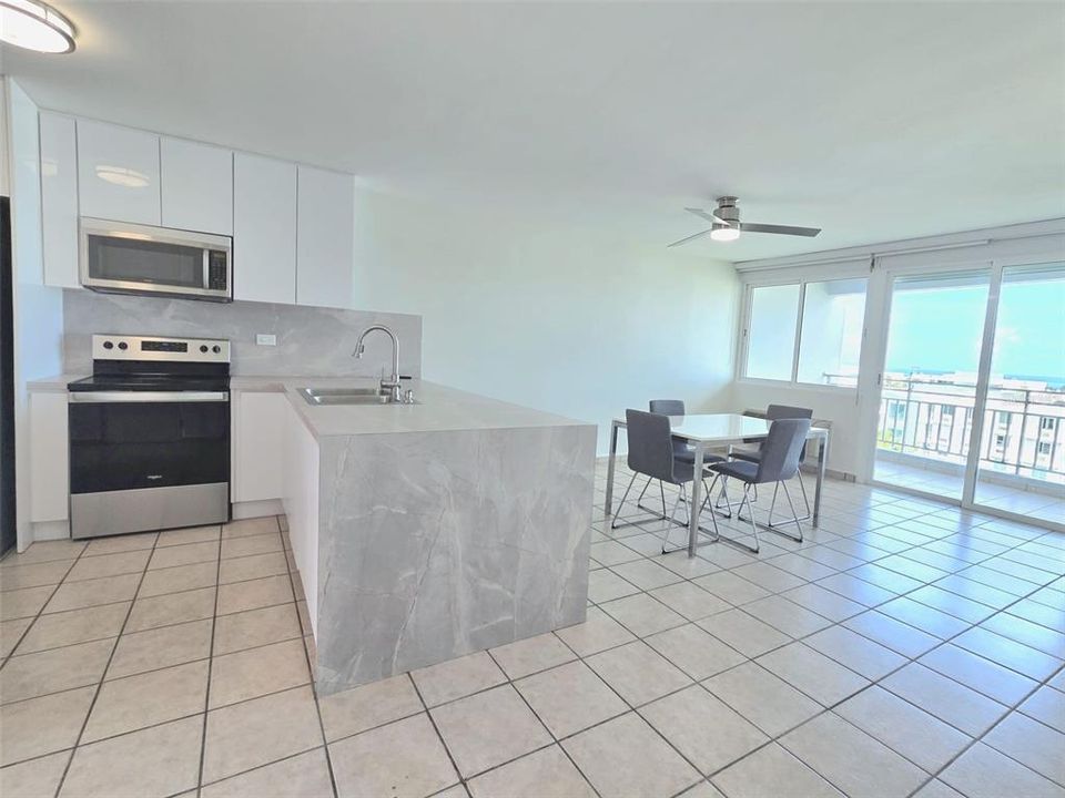 В аренду: $2,000 (0 спален, 1 ванн, 1400 Квадратных фут)