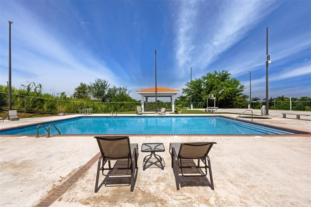 В аренду: $2,000 (0 спален, 1 ванн, 1400 Квадратных фут)