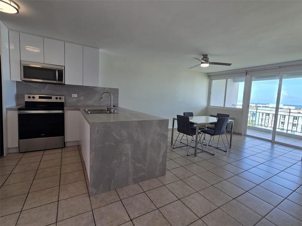 В аренду: $2,000 (0 спален, 1 ванн, 1400 Квадратных фут)