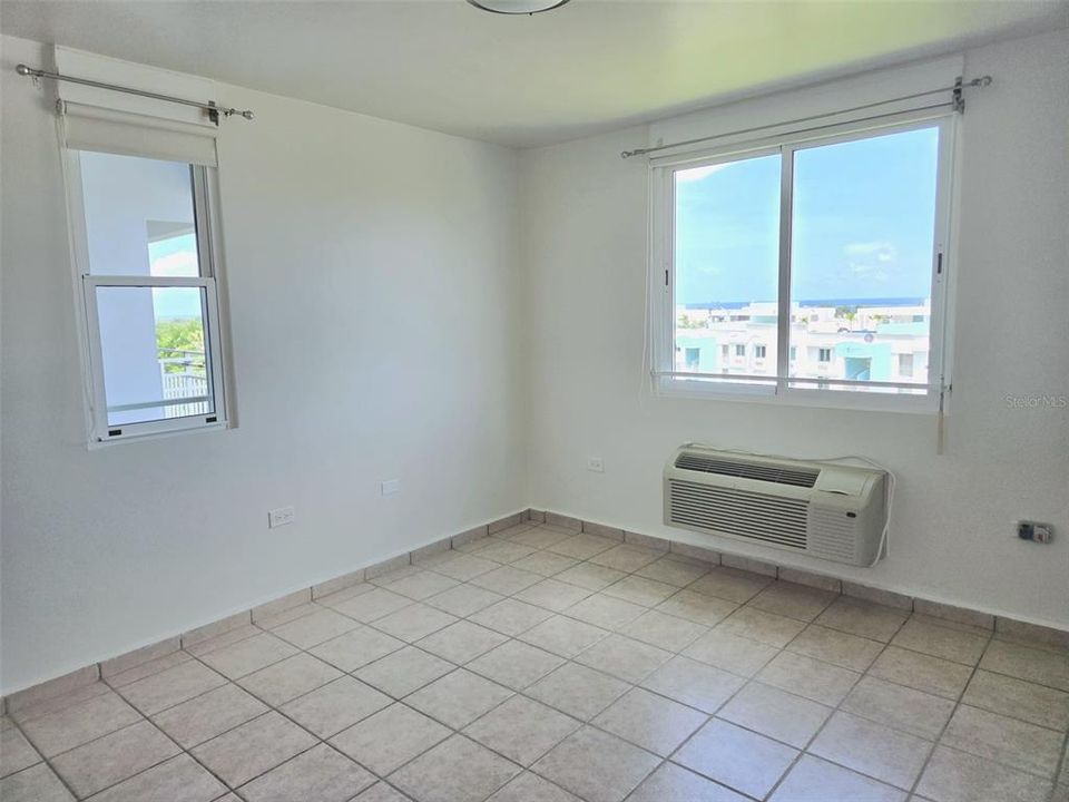 В аренду: $2,000 (0 спален, 1 ванн, 1400 Квадратных фут)