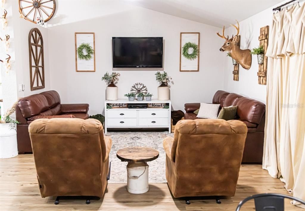 For Sale: $749,000 (3 beds, 2 baths, 1841 Square Feet)