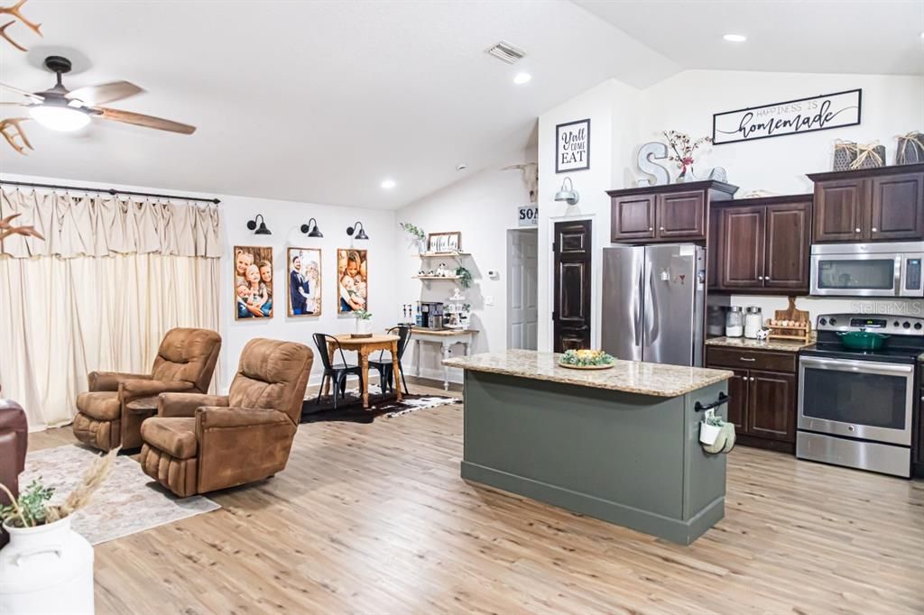 For Sale: $749,000 (3 beds, 2 baths, 1841 Square Feet)