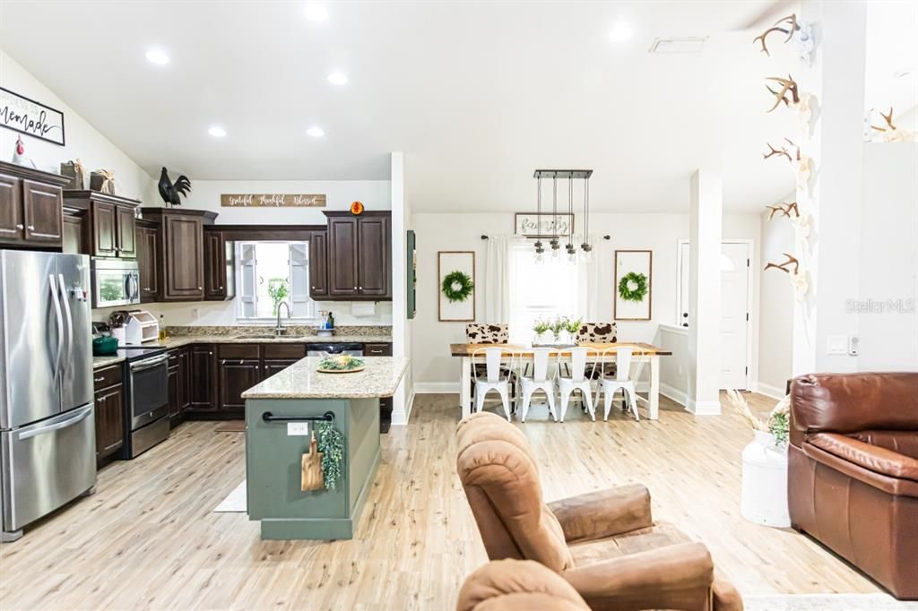 For Sale: $749,000 (3 beds, 2 baths, 1841 Square Feet)