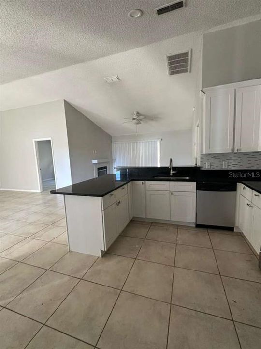 For Rent: $2,900 (4 beds, 2 baths, 1795 Square Feet)