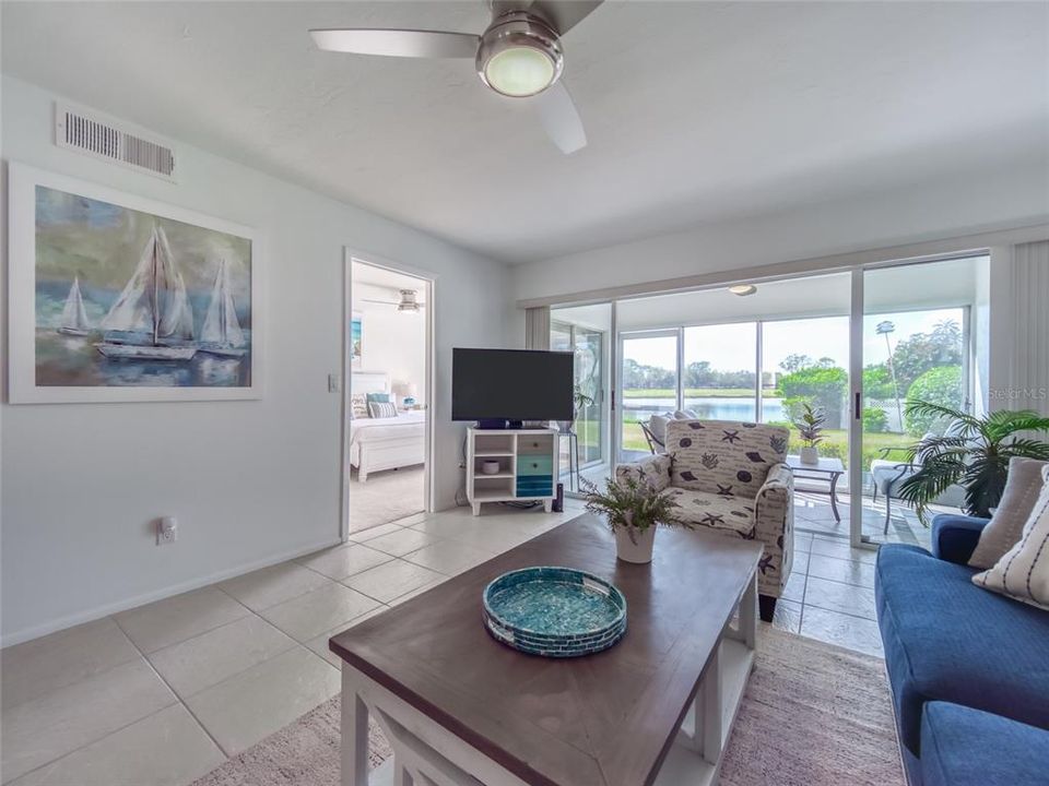 出租: $4,400 (2 贝兹, 2 浴室, 1127 平方英尺)