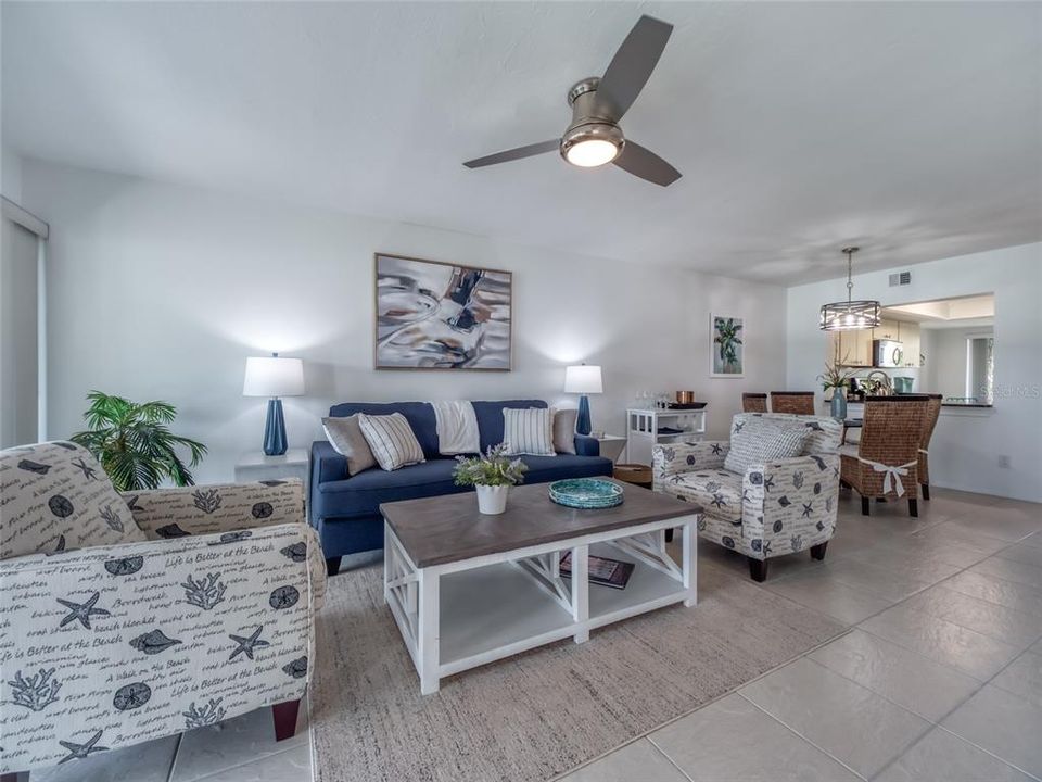 出租: $4,400 (2 贝兹, 2 浴室, 1127 平方英尺)