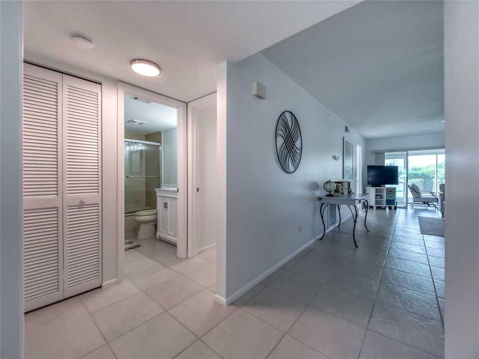 出租: $4,400 (2 贝兹, 2 浴室, 1127 平方英尺)