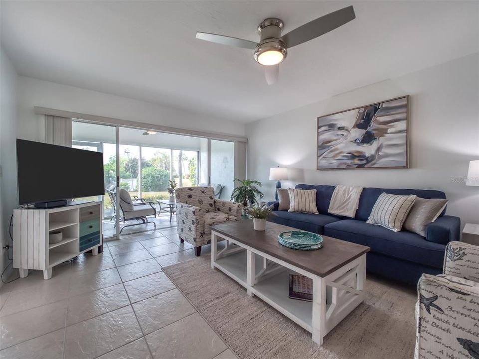 出租: $4,400 (2 贝兹, 2 浴室, 1127 平方英尺)