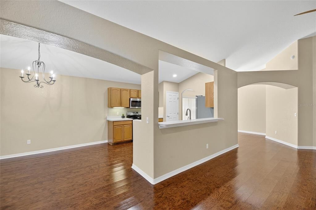 En Venta: $359,000 (3 camas, 2 baños, 1853 Pies cuadrados)