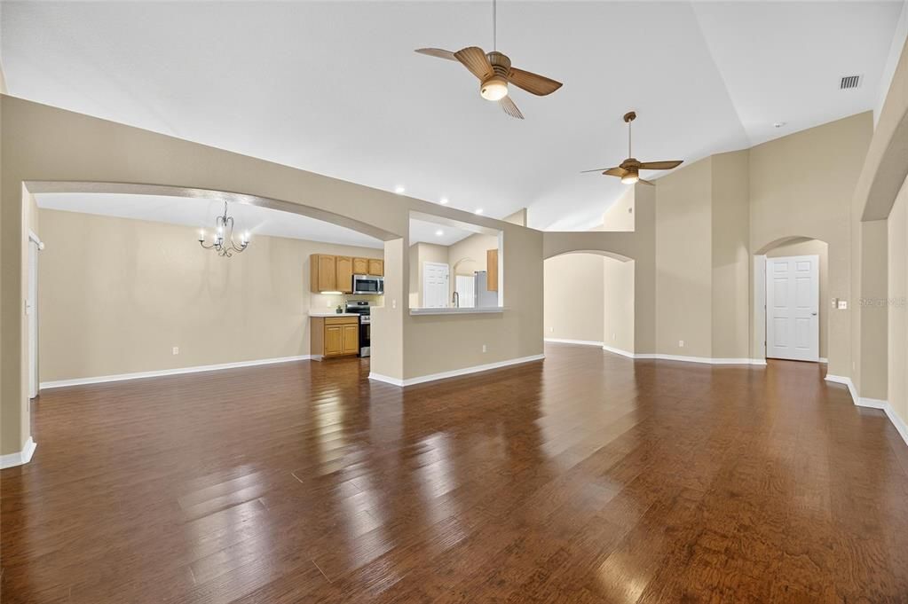 En Venta: $359,000 (3 camas, 2 baños, 1853 Pies cuadrados)