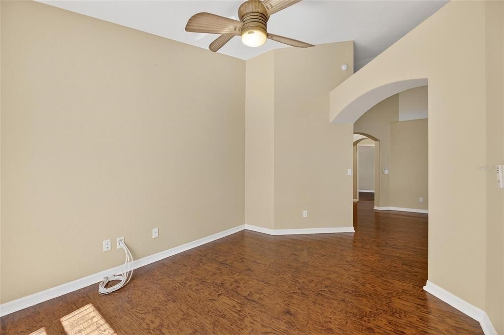 En Venta: $359,000 (3 camas, 2 baños, 1853 Pies cuadrados)