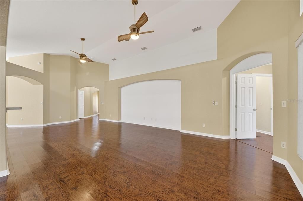 En Venta: $359,000 (3 camas, 2 baños, 1853 Pies cuadrados)