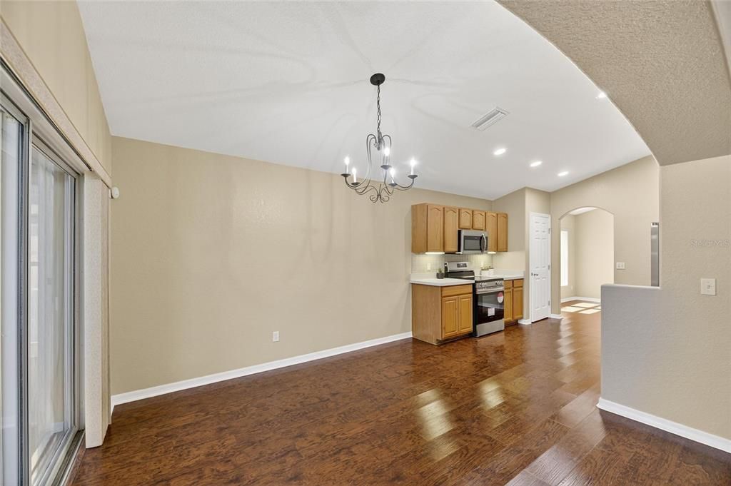 En Venta: $359,000 (3 camas, 2 baños, 1853 Pies cuadrados)