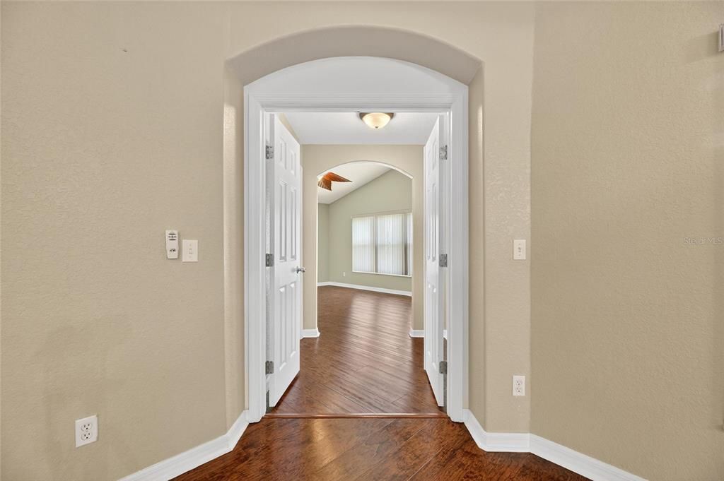 En Venta: $359,000 (3 camas, 2 baños, 1853 Pies cuadrados)