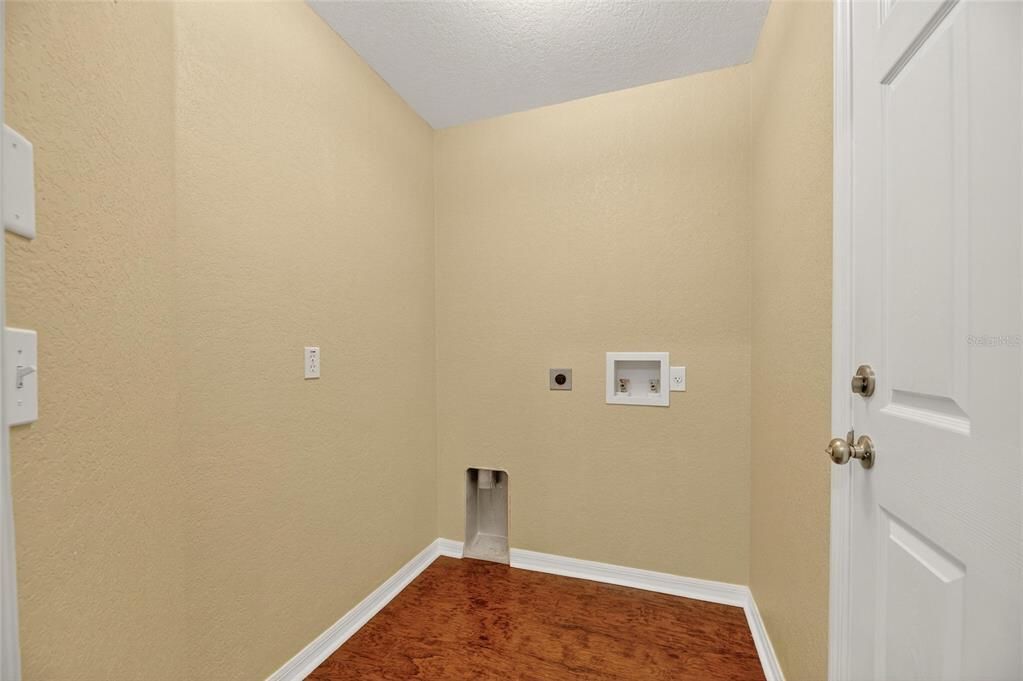 En Venta: $359,000 (3 camas, 2 baños, 1853 Pies cuadrados)