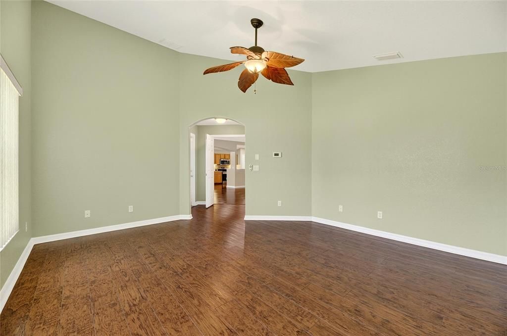 En Venta: $359,000 (3 camas, 2 baños, 1853 Pies cuadrados)