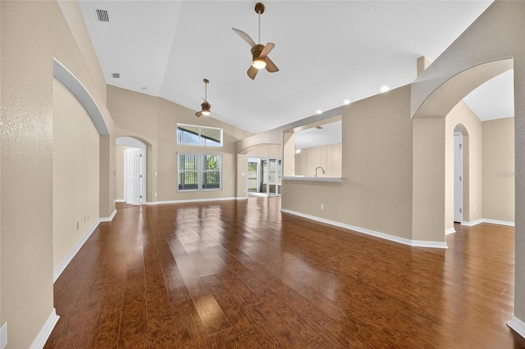 En Venta: $359,000 (3 camas, 2 baños, 1853 Pies cuadrados)