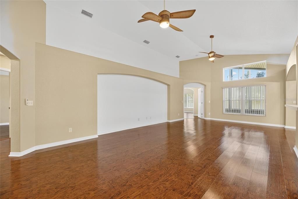 En Venta: $359,000 (3 camas, 2 baños, 1853 Pies cuadrados)