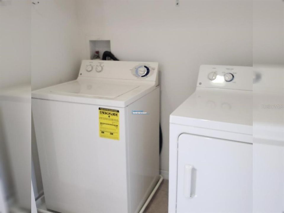 Activo con contrato: $2,195 (3 camas, 2 baños, 1610 Pies cuadrados)