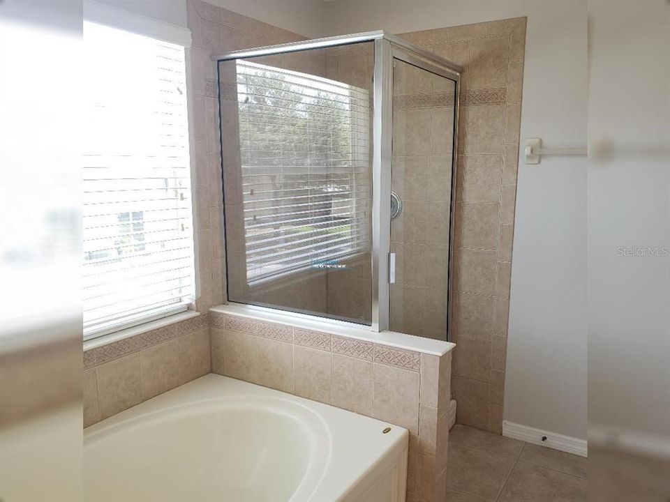 Activo con contrato: $2,195 (3 camas, 2 baños, 1610 Pies cuadrados)