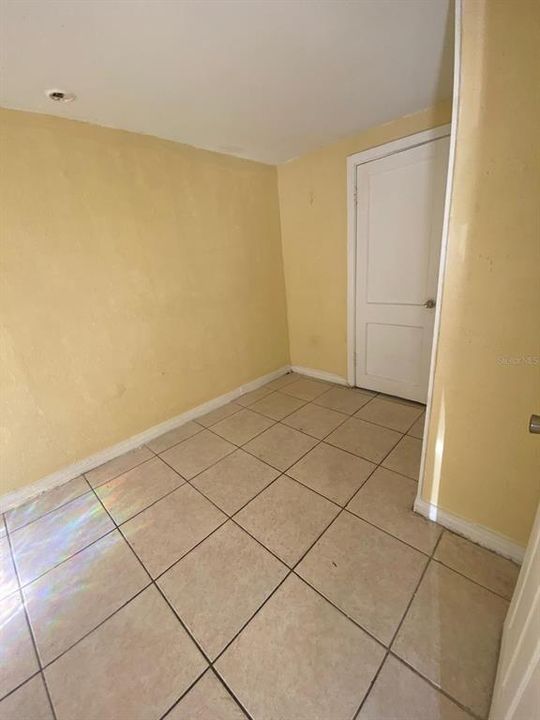 В аренду: $1,000 (1 спален, 1 ванн, 700 Квадратных фут)