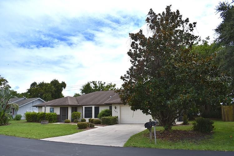 Active With Contract: $2,495 (3 beds, 2 baths, 2348 Square Feet)