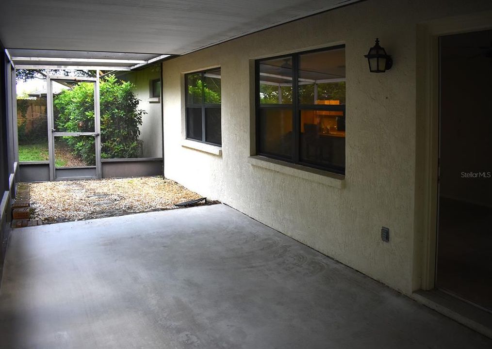 Active With Contract: $2,495 (3 beds, 2 baths, 2348 Square Feet)