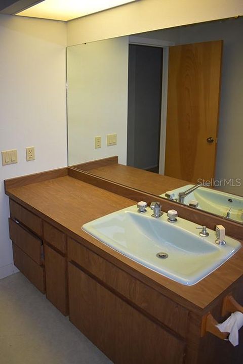 Active With Contract: $2,495 (3 beds, 2 baths, 2348 Square Feet)