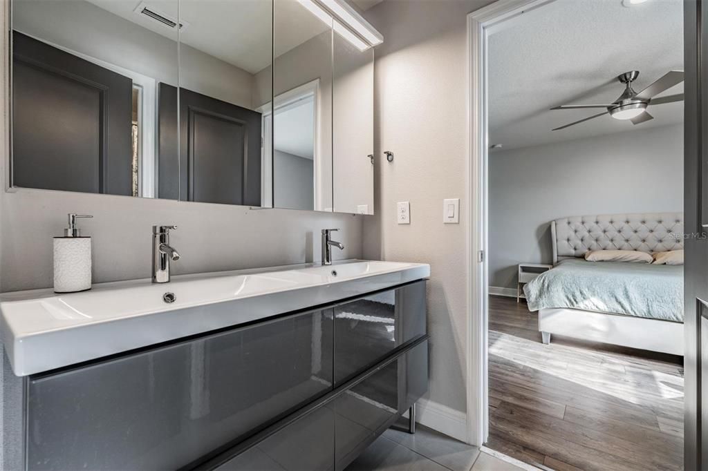 En Venta: $839,900 (5 camas, 3 baños, 3433 Pies cuadrados)