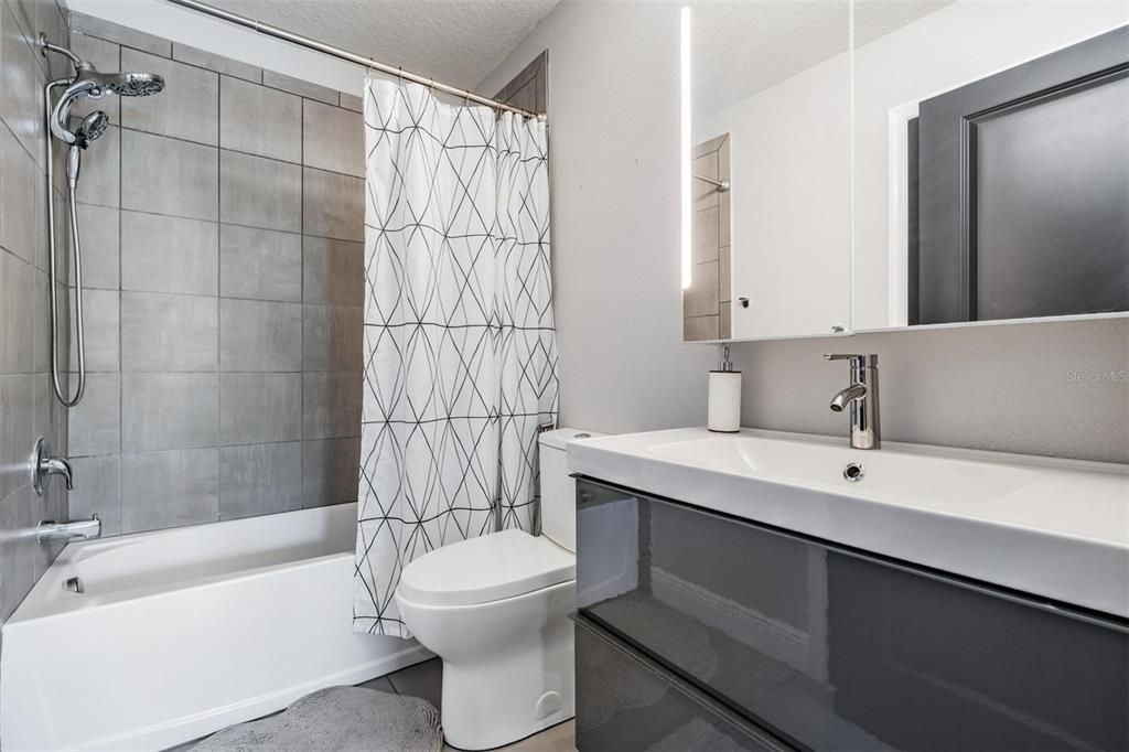 En Venta: $839,900 (5 camas, 3 baños, 3433 Pies cuadrados)