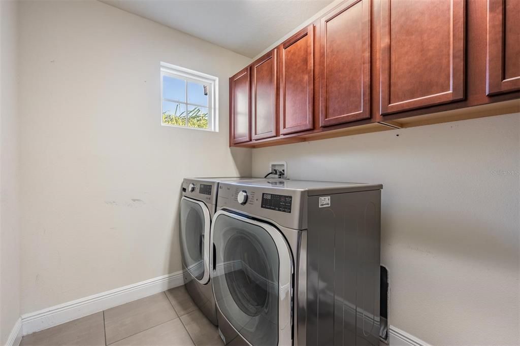 En Venta: $839,900 (5 camas, 3 baños, 3433 Pies cuadrados)